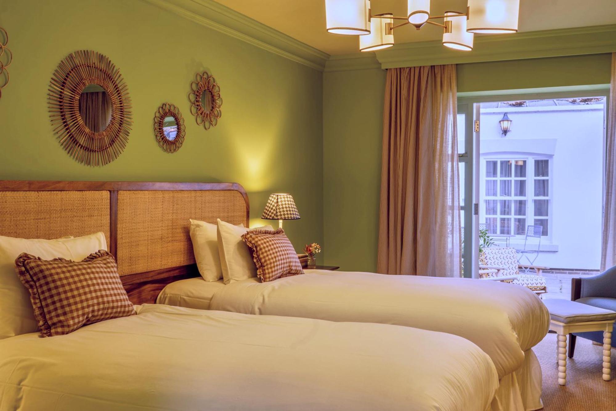 Mitre Hotel Kingston upon Thames  Exterior foto A room at the hotel